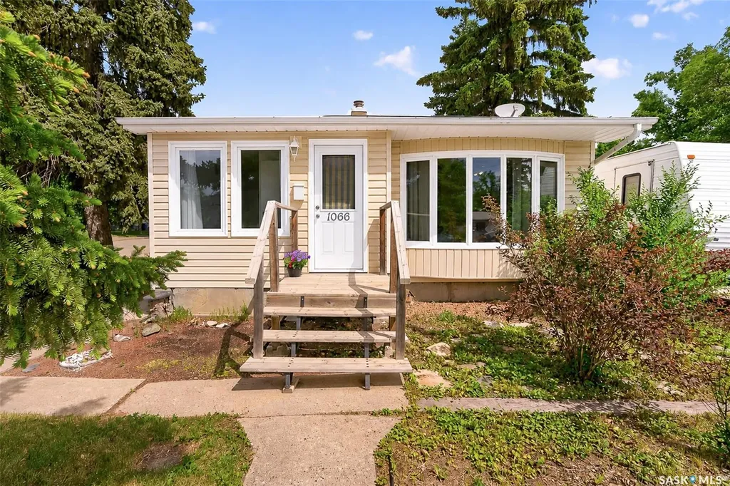 1066 Caribou Street W Moose Jaw SK S6H 2L7