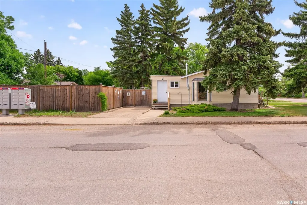 1066 Caribou Street W Moose Jaw SK S6H 2L7