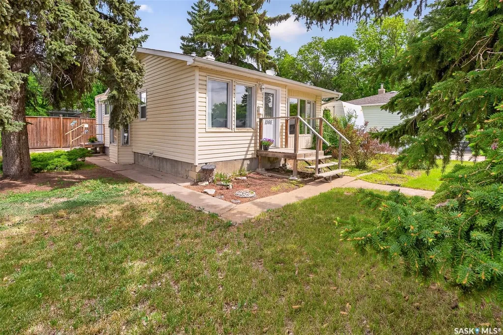 1066 Caribou Street W Moose Jaw SK S6H 2L7