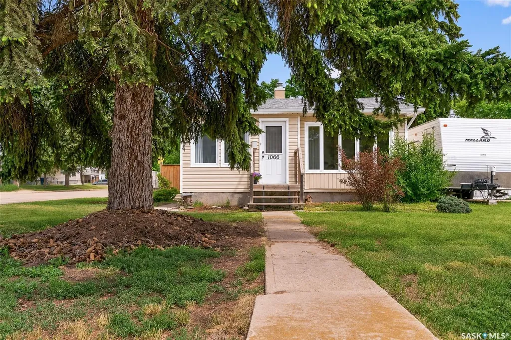 1066 Caribou Street W Moose Jaw SK S6H 2L7