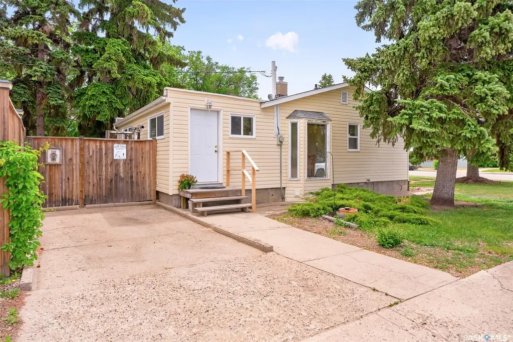 1066 Caribou Street W Moose Jaw SK S6H 2L7