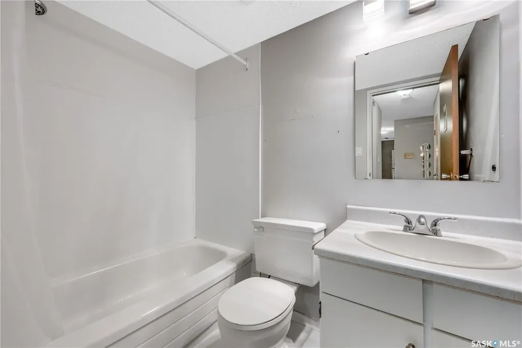 855 Wollaston Crescent Saskatoon SK S7J 4G1