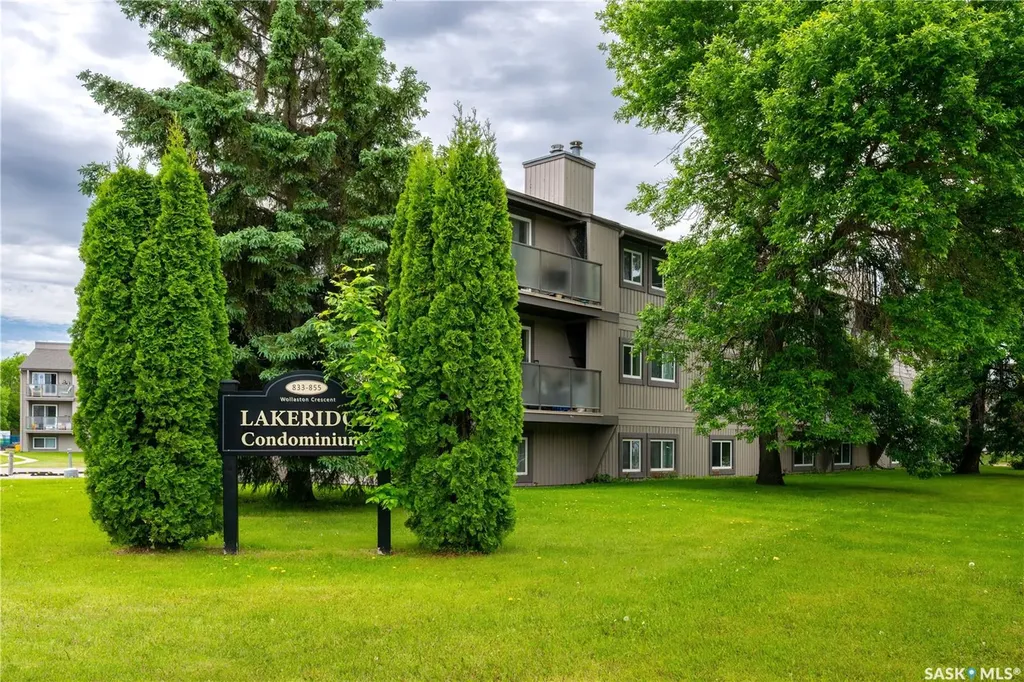 855 Wollaston Crescent Saskatoon SK S7J 4G1