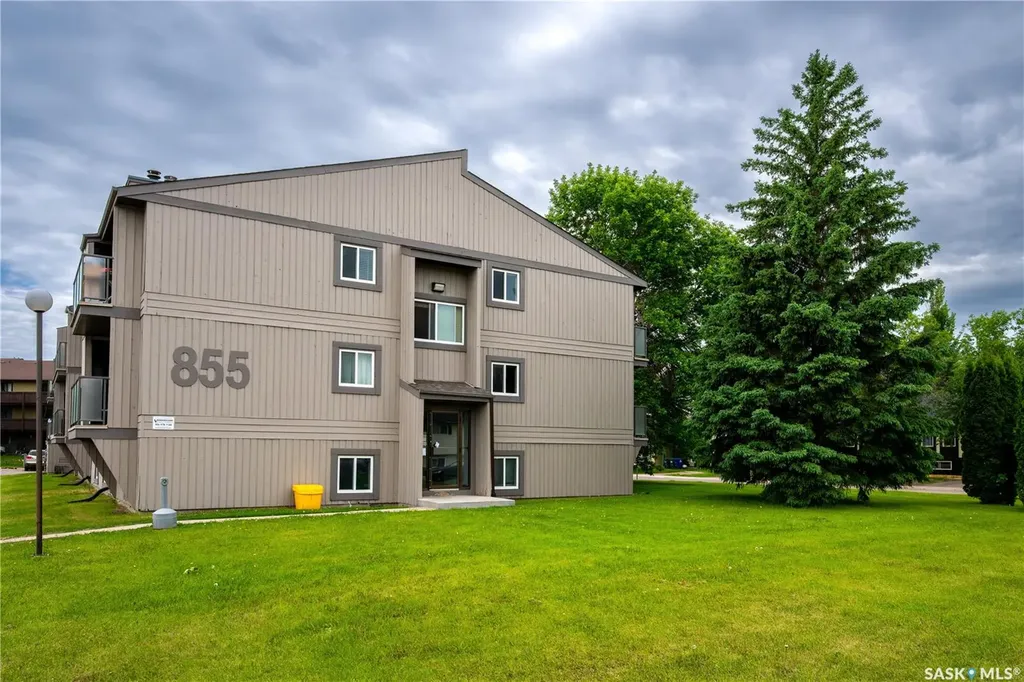 855 Wollaston Crescent Saskatoon SK S7J 4G1