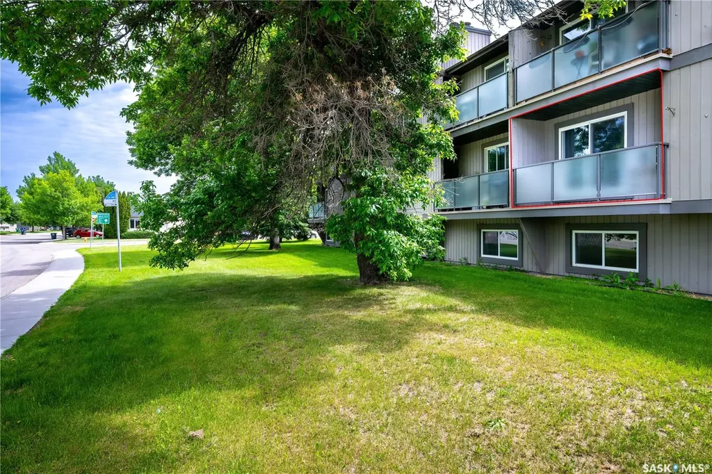 855 Wollaston Crescent Saskatoon SK S7J 4G1