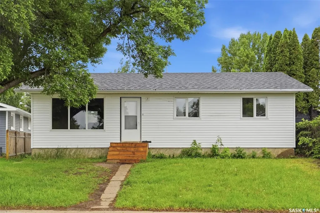 118 Smallwood Crescent Saskatoon SK S7L 4Z6