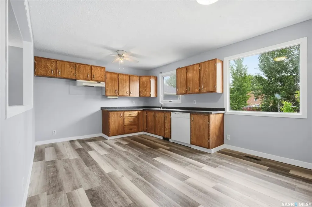 118 Smallwood Crescent Saskatoon SK S7L 4Z6