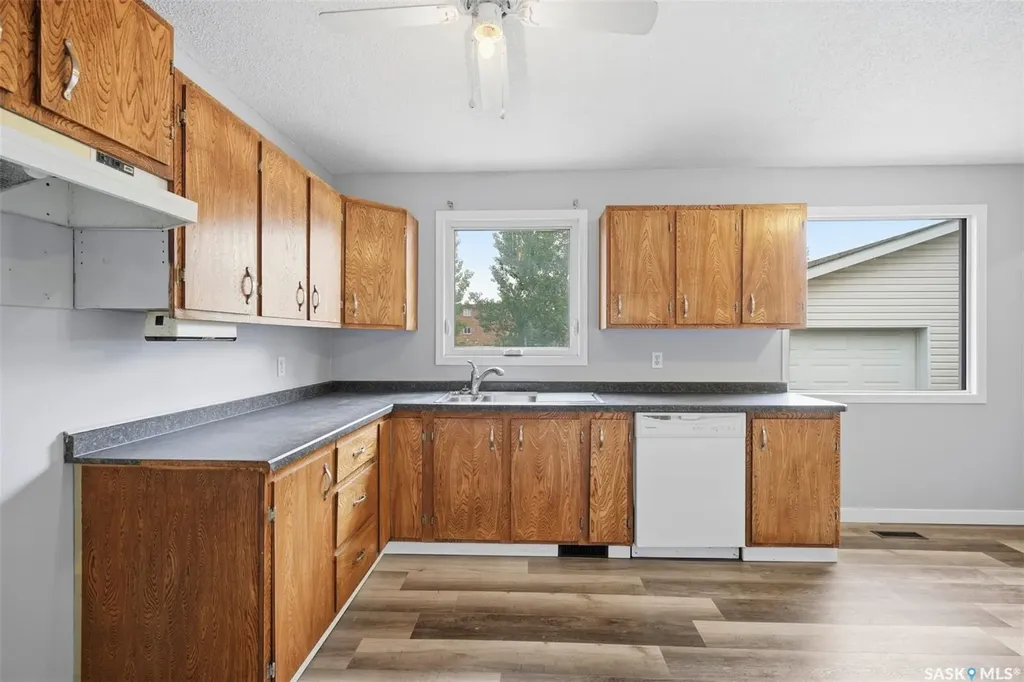 118 Smallwood Crescent Saskatoon SK S7L 4Z6