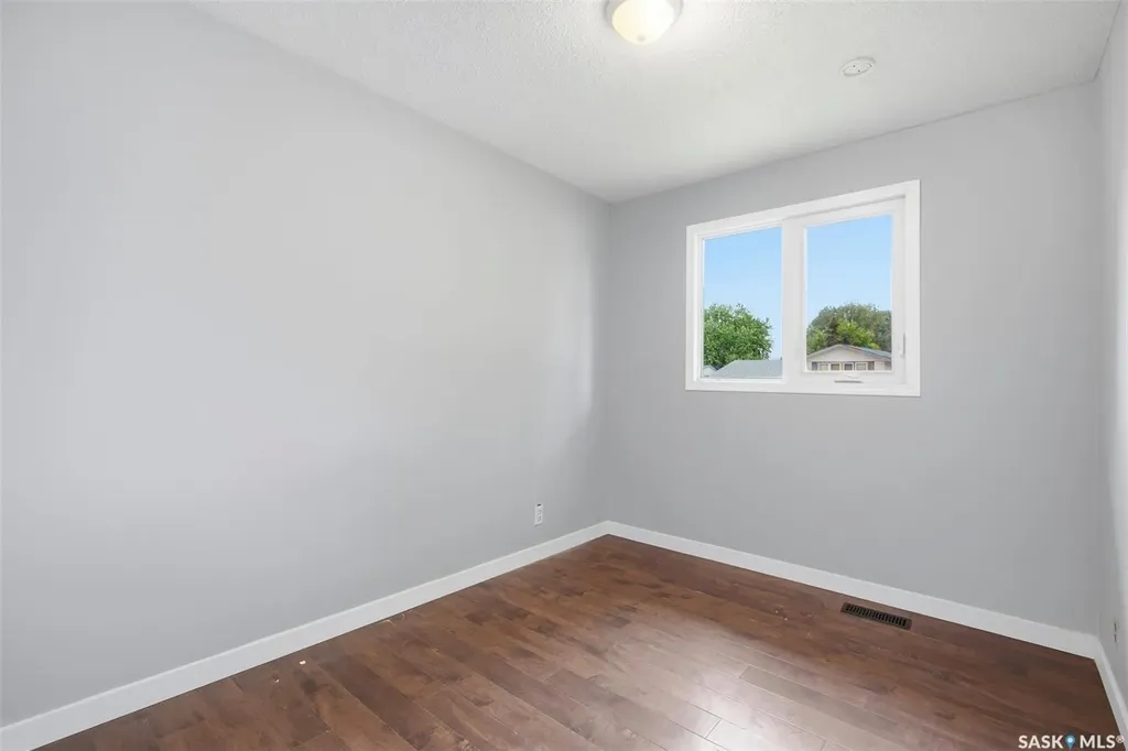 118 Smallwood Crescent Saskatoon SK S7L 4Z6