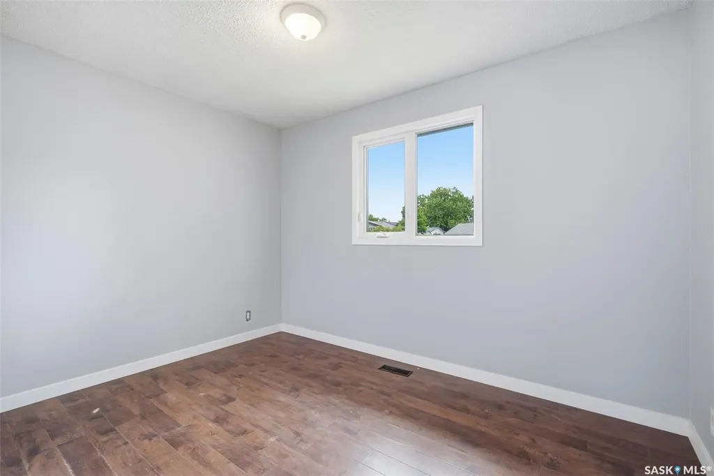 118 Smallwood Crescent Saskatoon SK S7L 4Z6