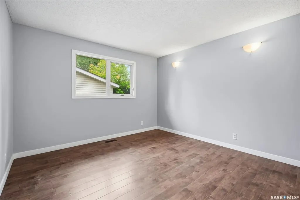 118 Smallwood Crescent Saskatoon SK S7L 4Z6