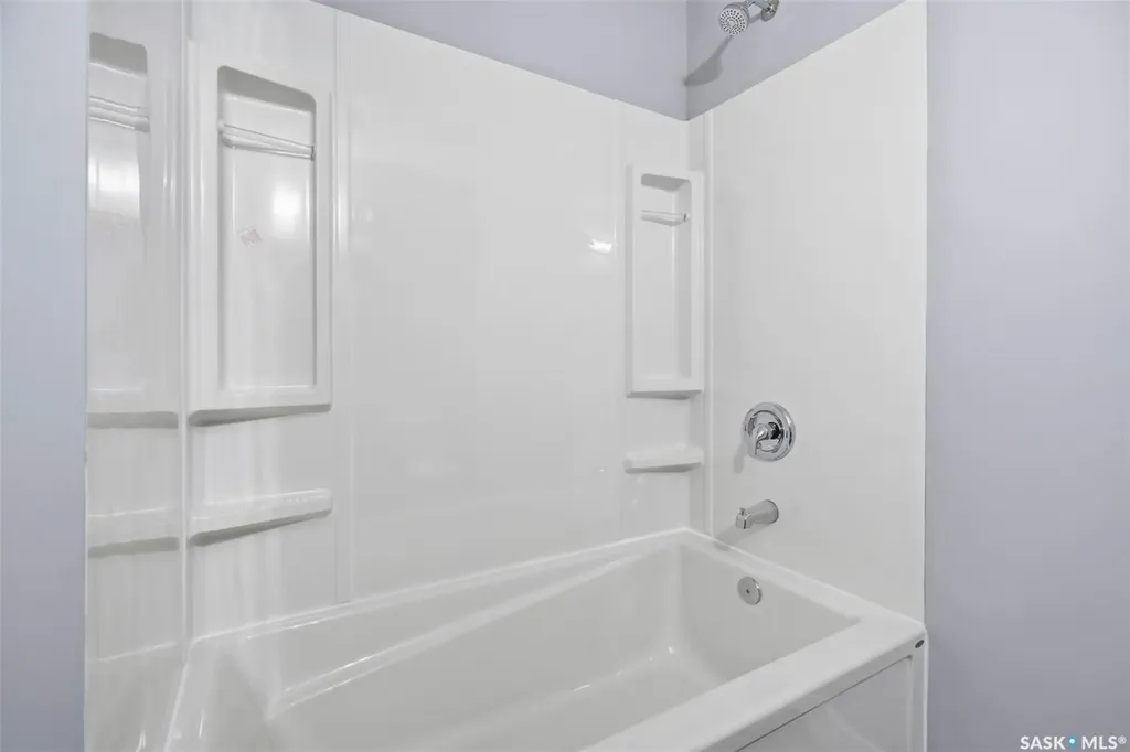 118 Smallwood Crescent Saskatoon SK S7L 4Z6