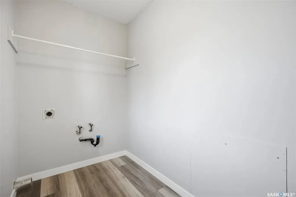 118 Smallwood Crescent Saskatoon SK S7L 4Z6