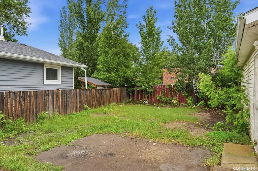 118 Smallwood Crescent Saskatoon SK S7L 4Z6