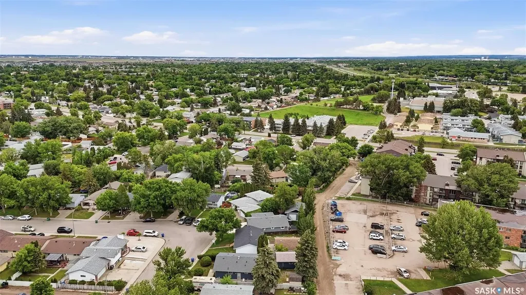 118 Smallwood Crescent Saskatoon SK S7L 4Z6