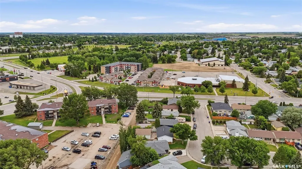 118 Smallwood Crescent Saskatoon SK S7L 4Z6