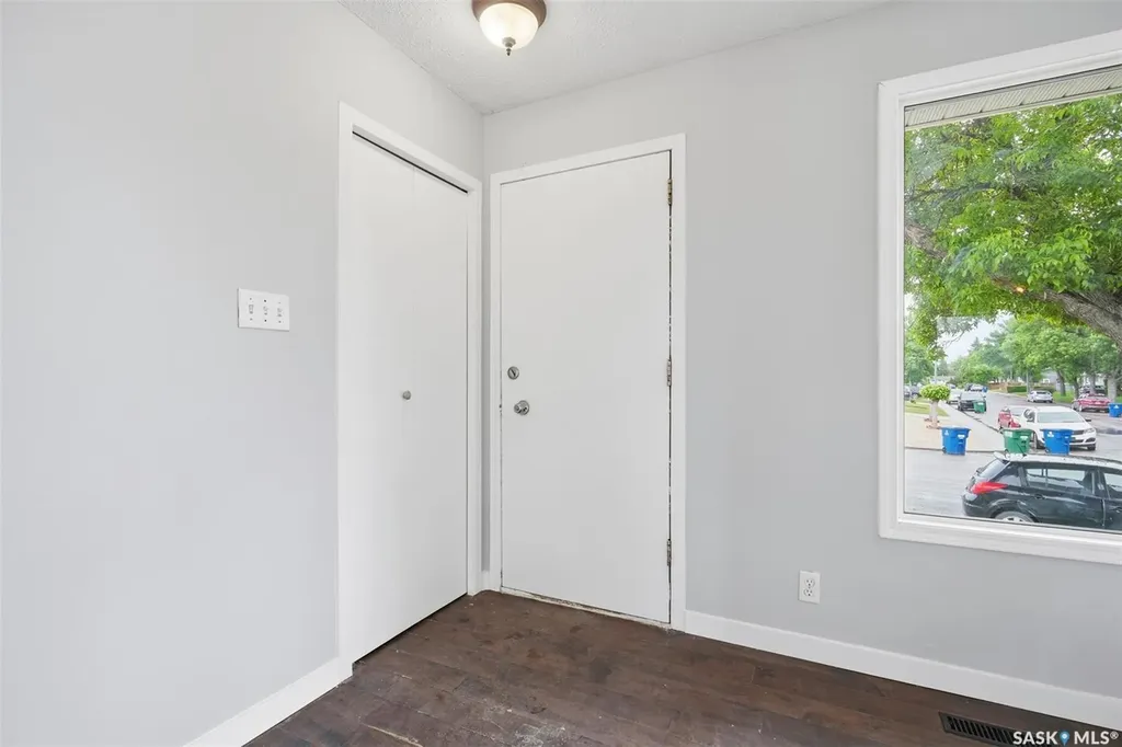 118 Smallwood Crescent Saskatoon SK S7L 4Z6