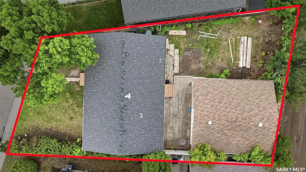 118 Smallwood Crescent Saskatoon SK S7L 4Z6