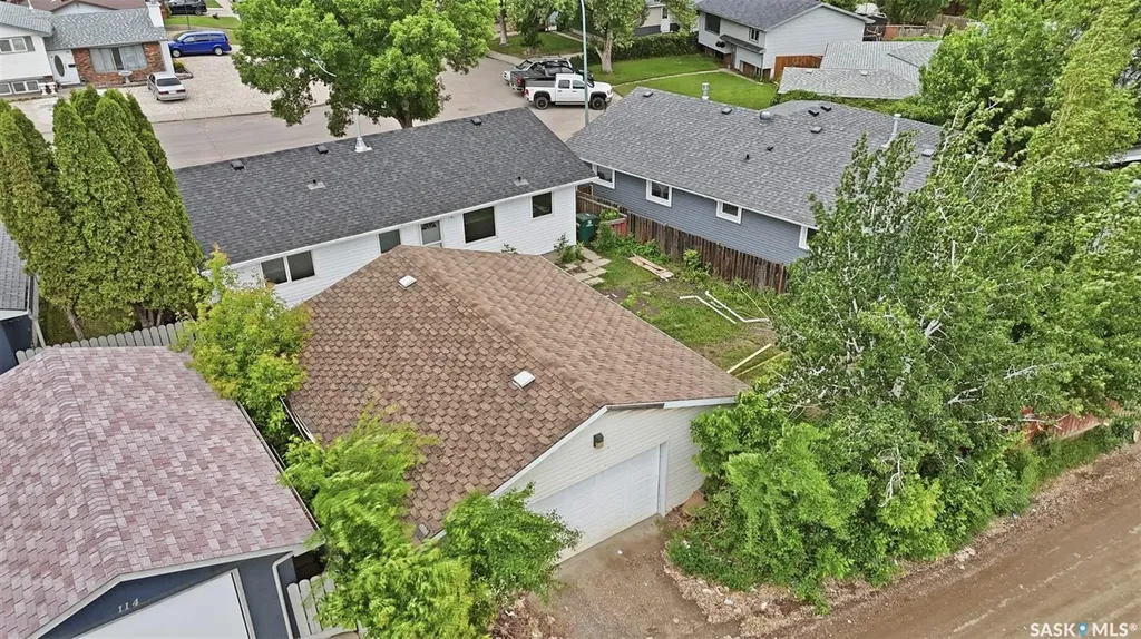 118 Smallwood Crescent Saskatoon SK S7L 4Z6