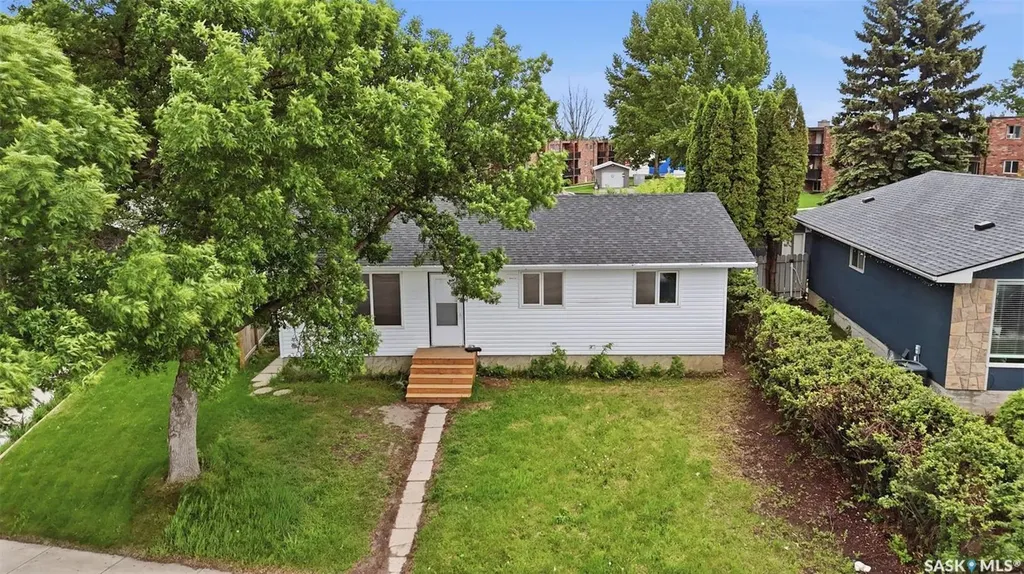 118 Smallwood Crescent Saskatoon SK S7L 4Z6