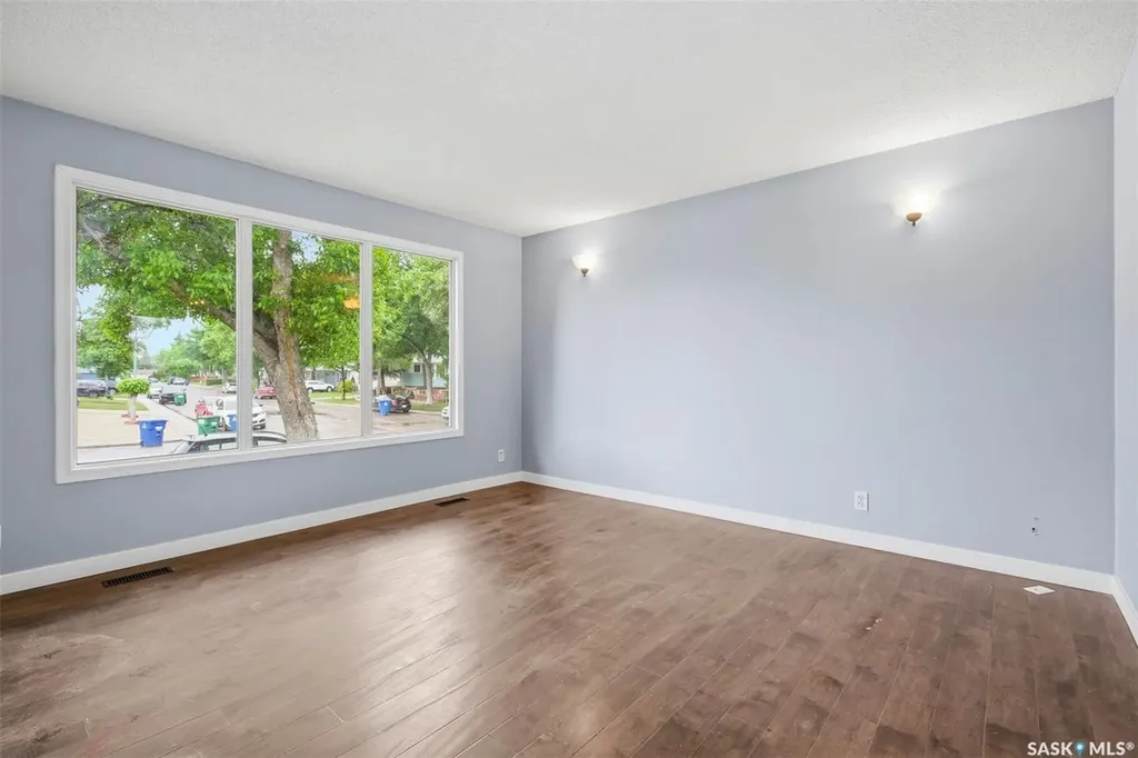 118 Smallwood Crescent Saskatoon SK S7L 4Z6