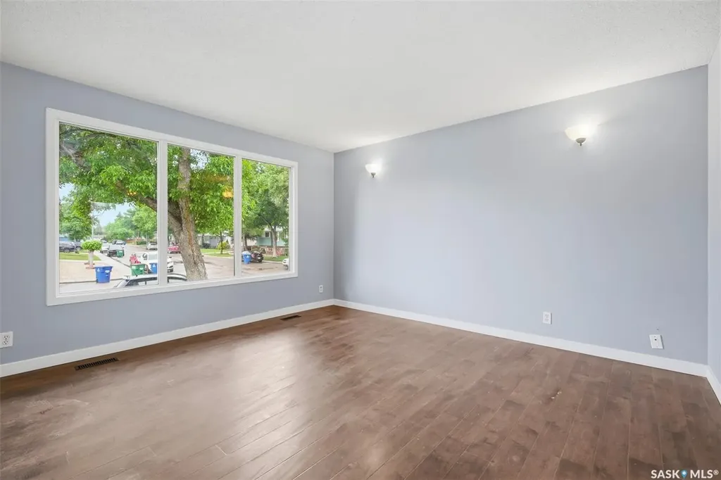 118 Smallwood Crescent Saskatoon SK S7L 4Z6