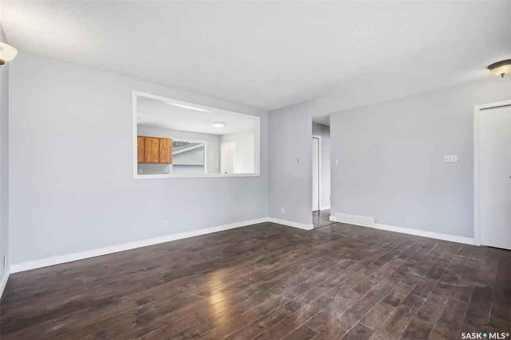 118 Smallwood Crescent Saskatoon SK S7L 4Z6