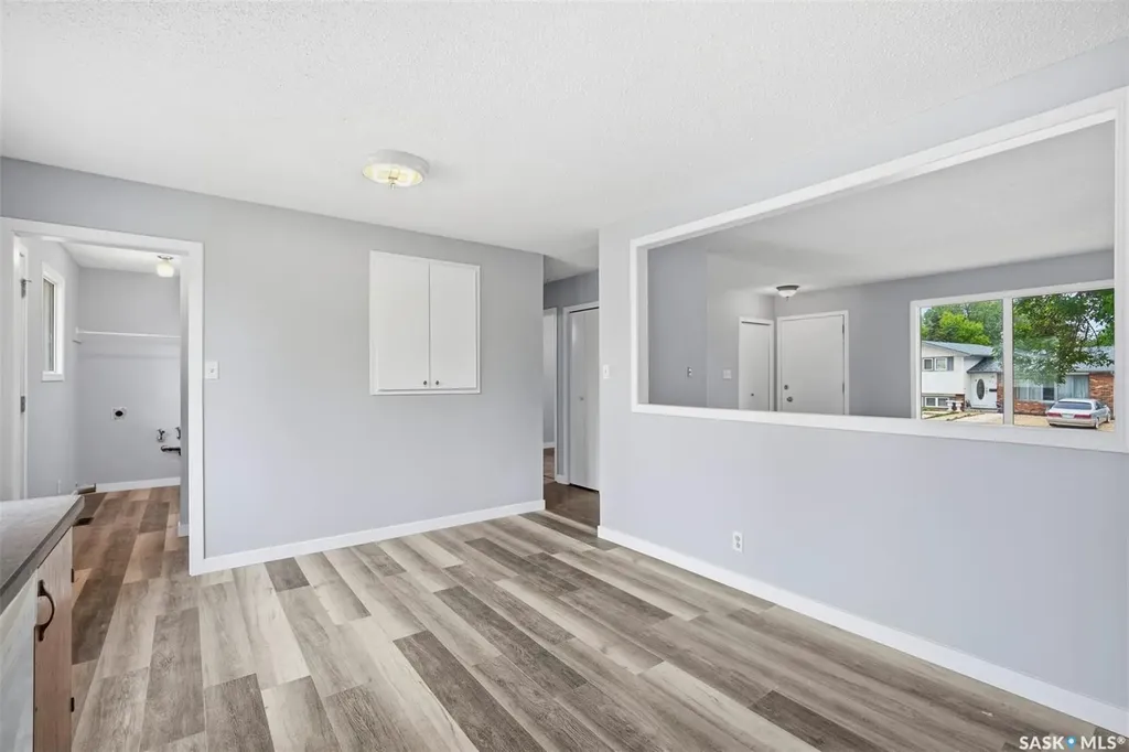 118 Smallwood Crescent Saskatoon SK S7L 4Z6