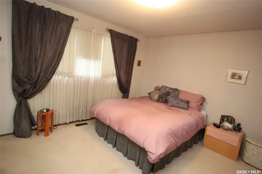 755 Trent Crescent Saskatoon SK S7H 4V4