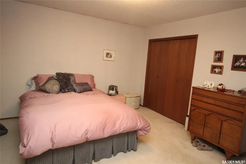 755 Trent Crescent Saskatoon SK S7H 4V4