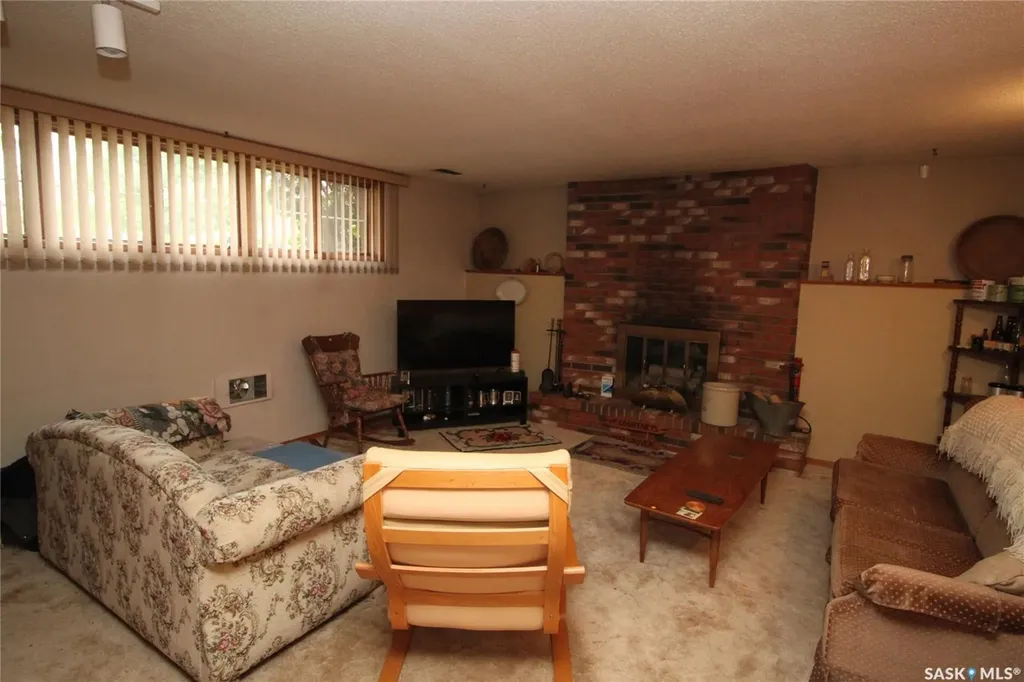 755 Trent Crescent Saskatoon SK S7H 4V4