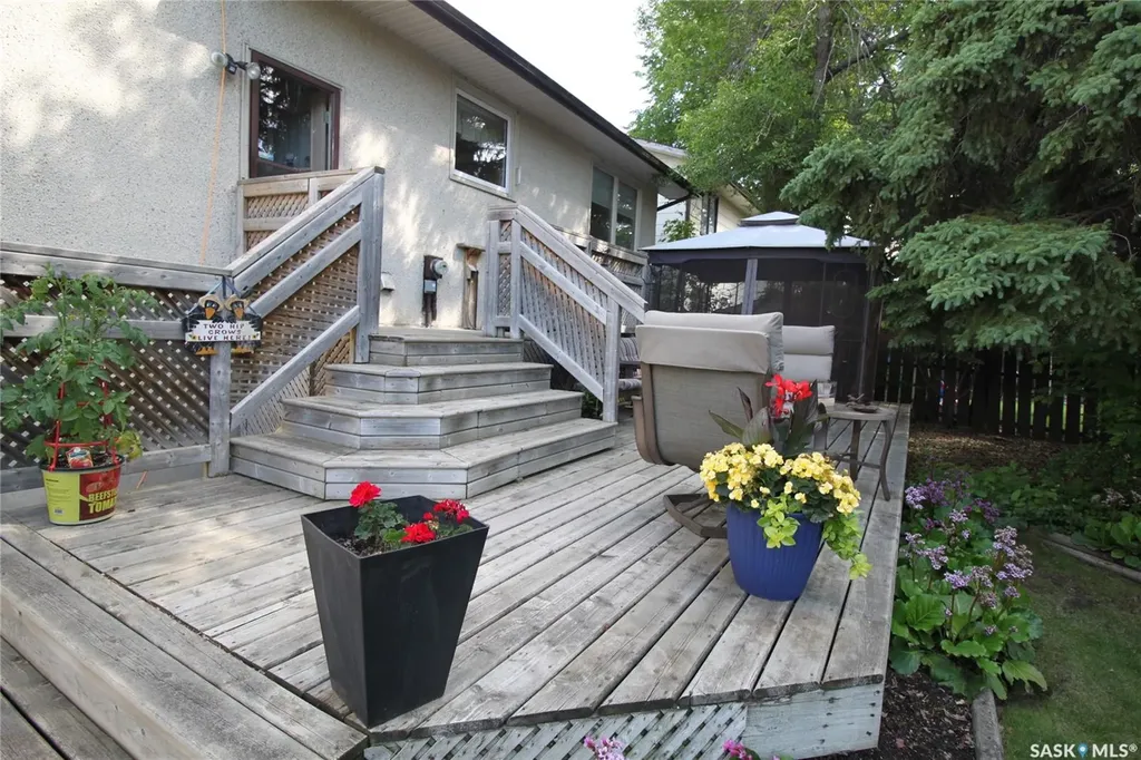755 Trent Crescent Saskatoon SK S7H 4V4