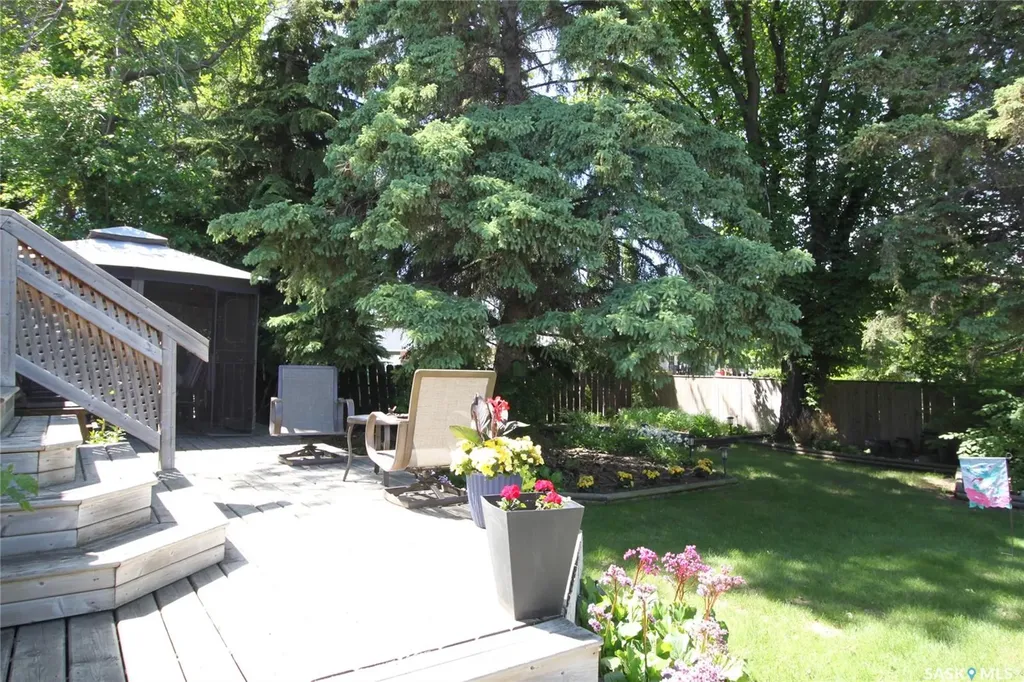 755 Trent Crescent Saskatoon SK S7H 4V4