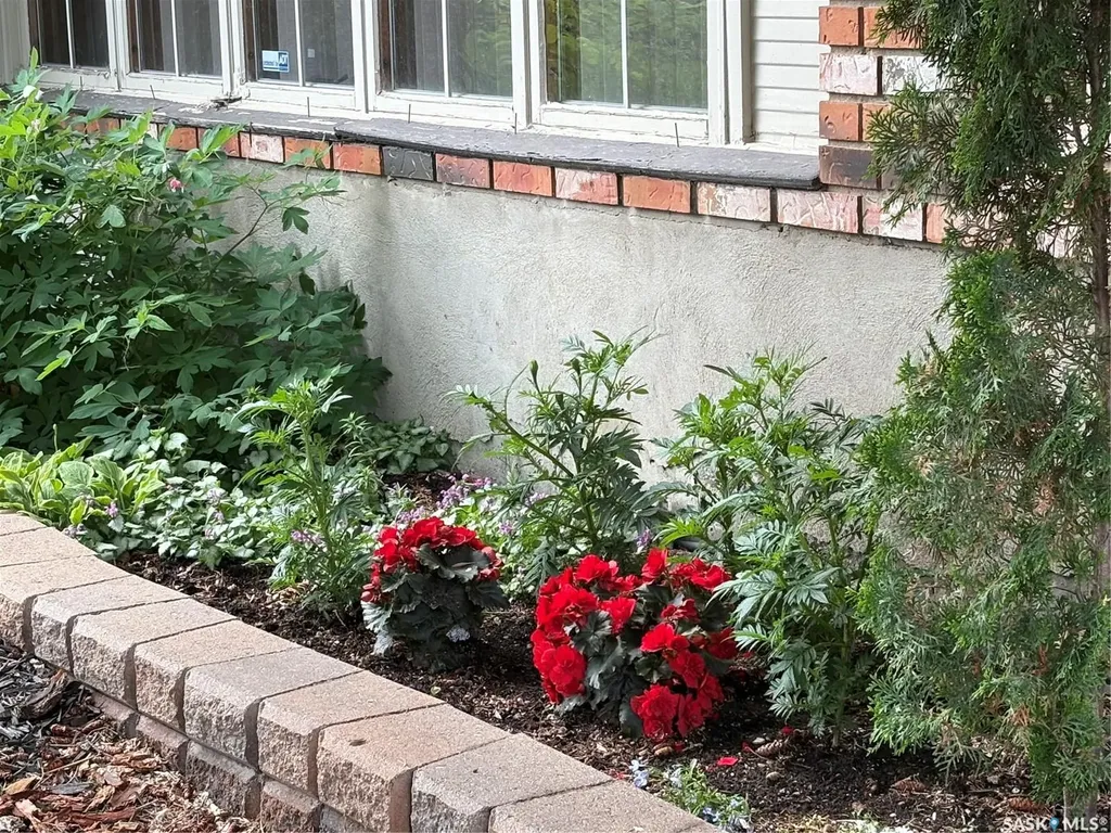 755 Trent Crescent Saskatoon SK S7H 4V4