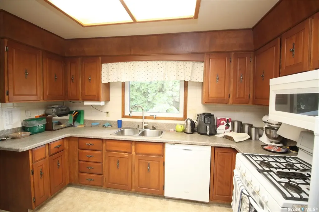755 Trent Crescent Saskatoon SK S7H 4V4