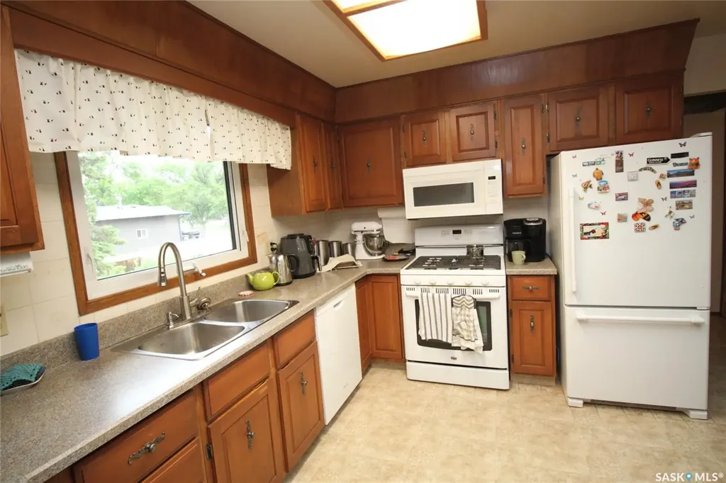755 Trent Crescent Saskatoon SK S7H 4V4