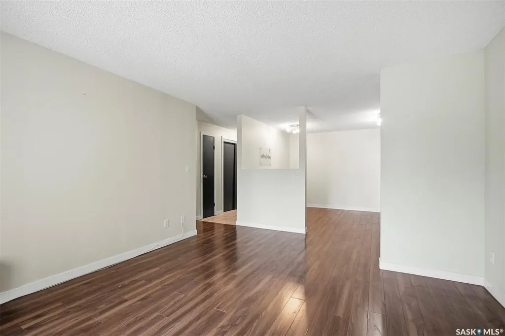 536 4th Avenue N Saskatoon SK S7K 2M7