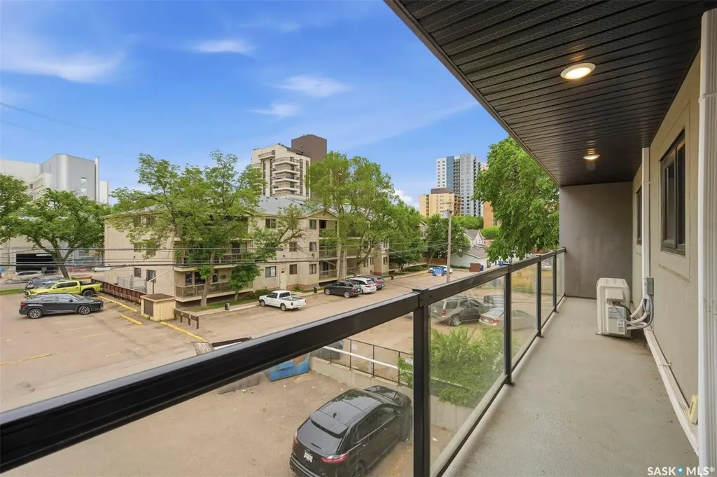 536 4th Avenue N Saskatoon SK S7K 2M7