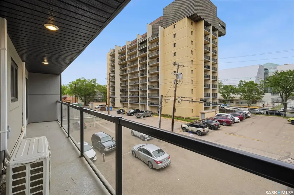 536 4th Avenue N Saskatoon SK S7K 2M7