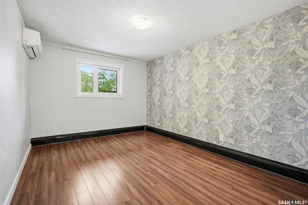 536 4th Avenue N Saskatoon SK S7K 2M7
