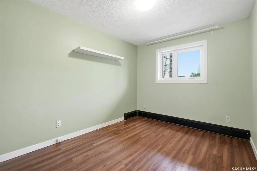 536 4th Avenue N Saskatoon SK S7K 2M7