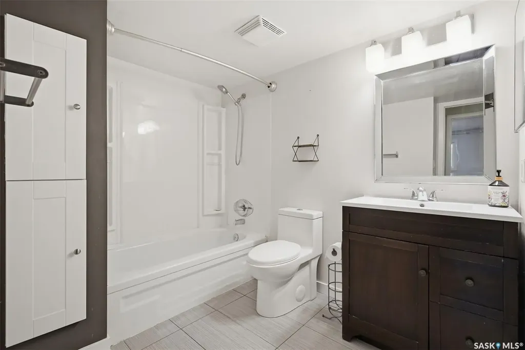 536 4th Avenue N Saskatoon SK S7K 2M7