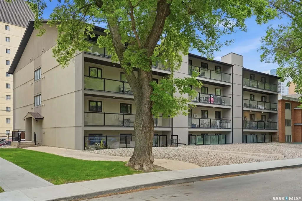536 4th Avenue N Saskatoon SK S7K 2M7