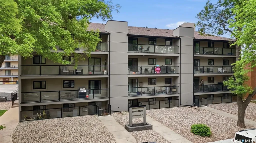 536 4th Avenue N Saskatoon SK S7K 2M7