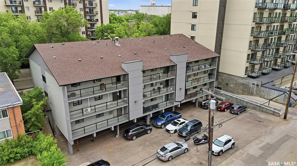 536 4th Avenue N Saskatoon SK S7K 2M7