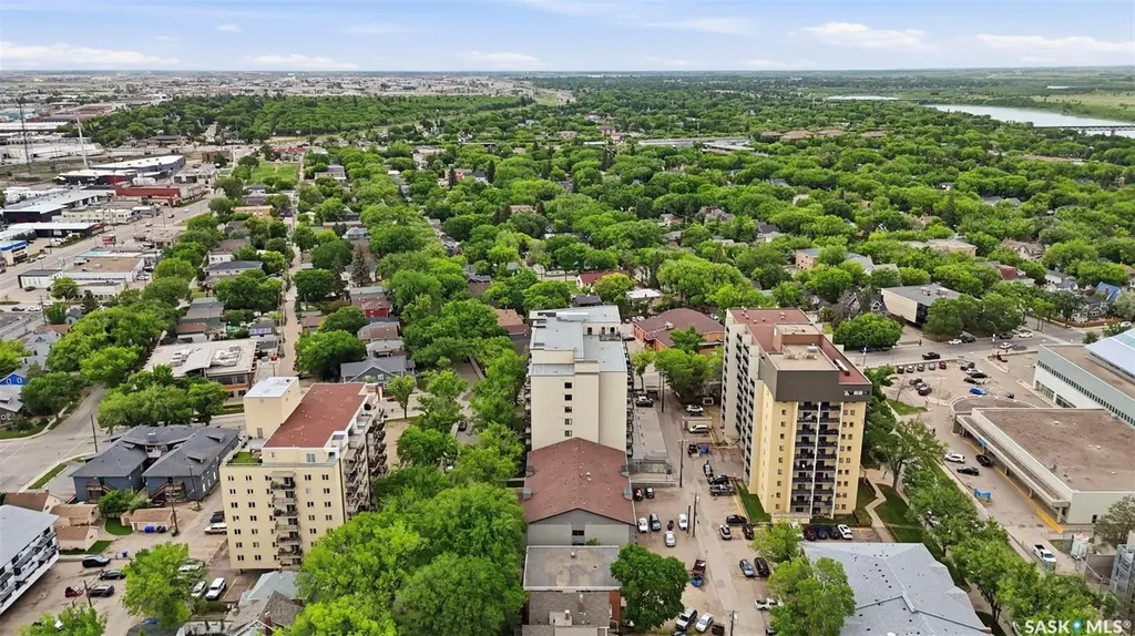 536 4th Avenue N Saskatoon SK S7K 2M7