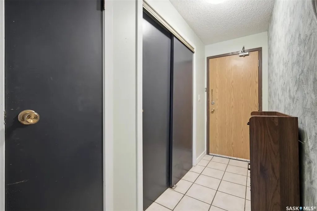 536 4th Avenue N Saskatoon SK S7K 2M7