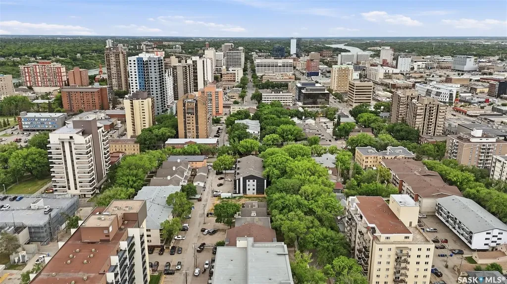 536 4th Avenue N Saskatoon SK S7K 2M7
