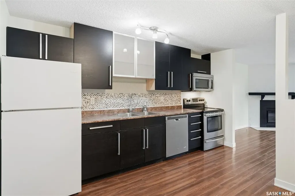 536 4th Avenue N Saskatoon SK S7K 2M7