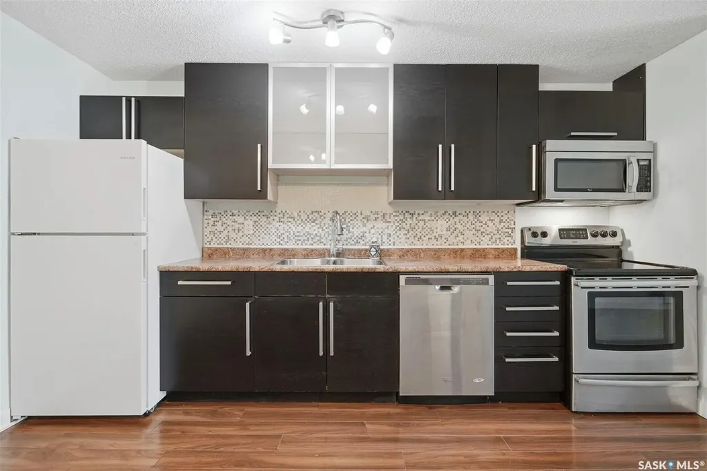 536 4th Avenue N Saskatoon SK S7K 2M7